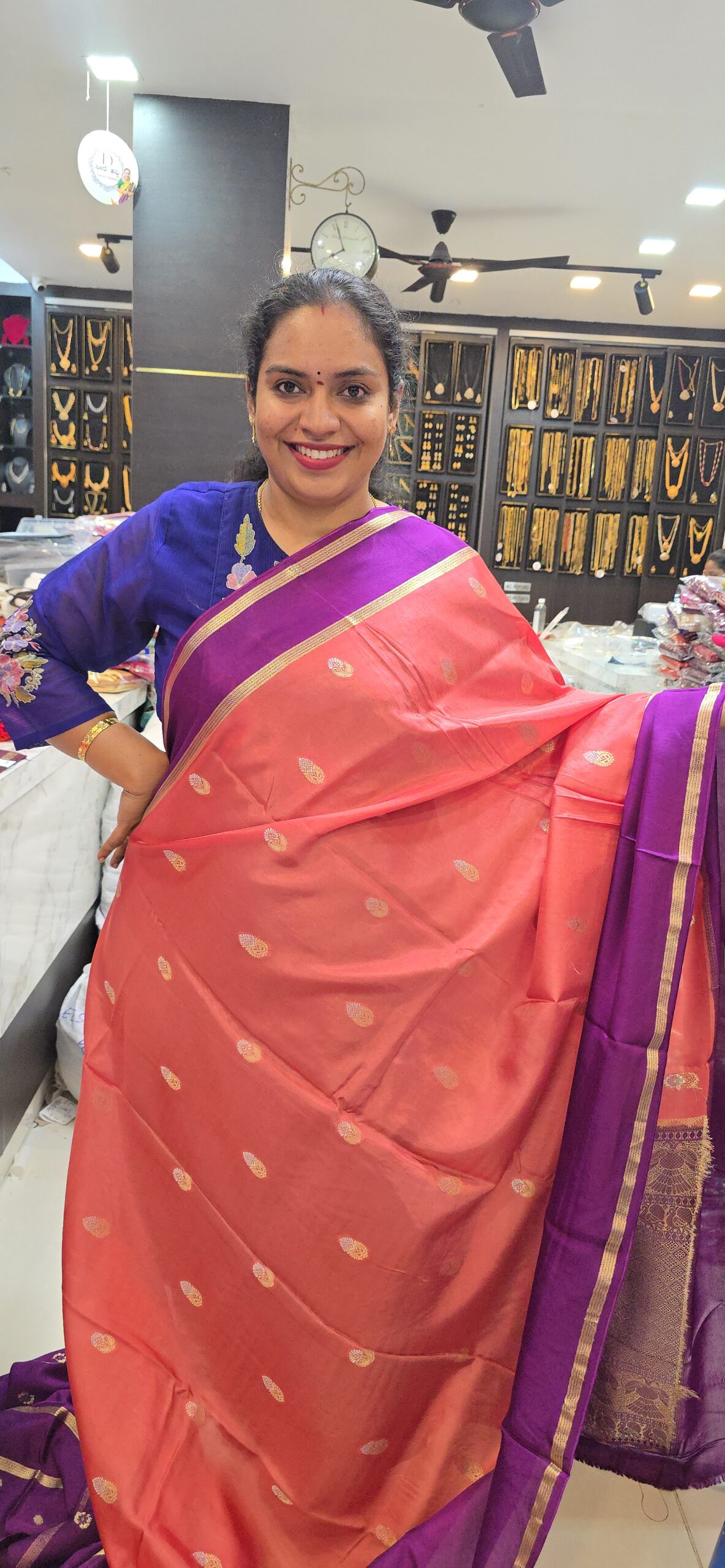 Viscos saree with contrast blouse - Image 4